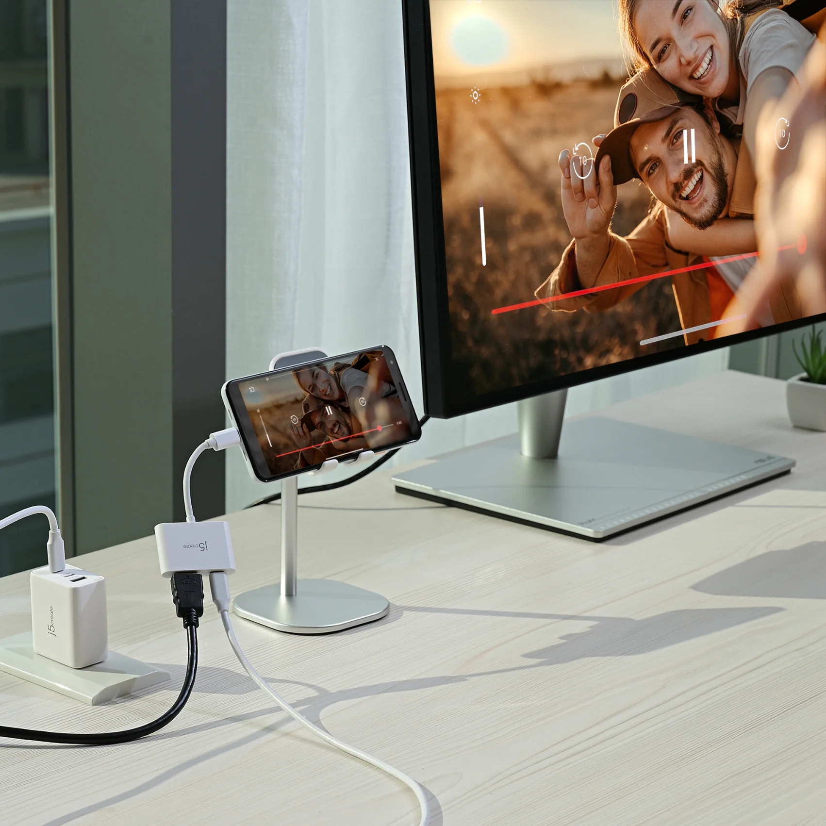 USB-C® to 4K HDMI™ Adapter with Power Delivery - Image 7