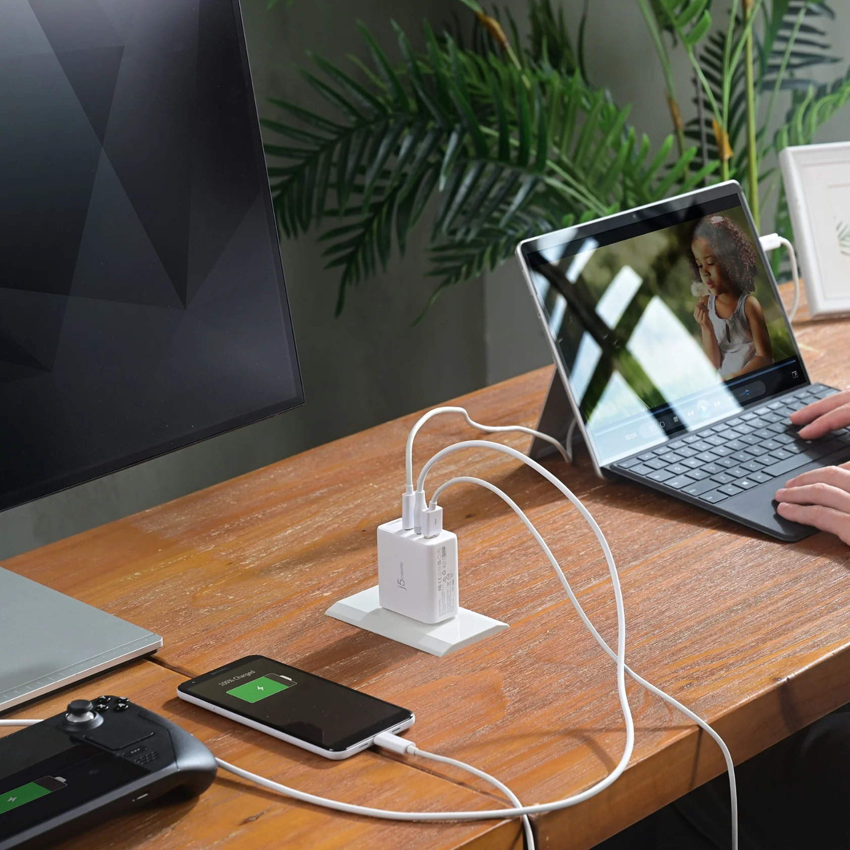 65W GaN USB-C® 3-Port Travel Charger with changeable AC plugs - Image 8